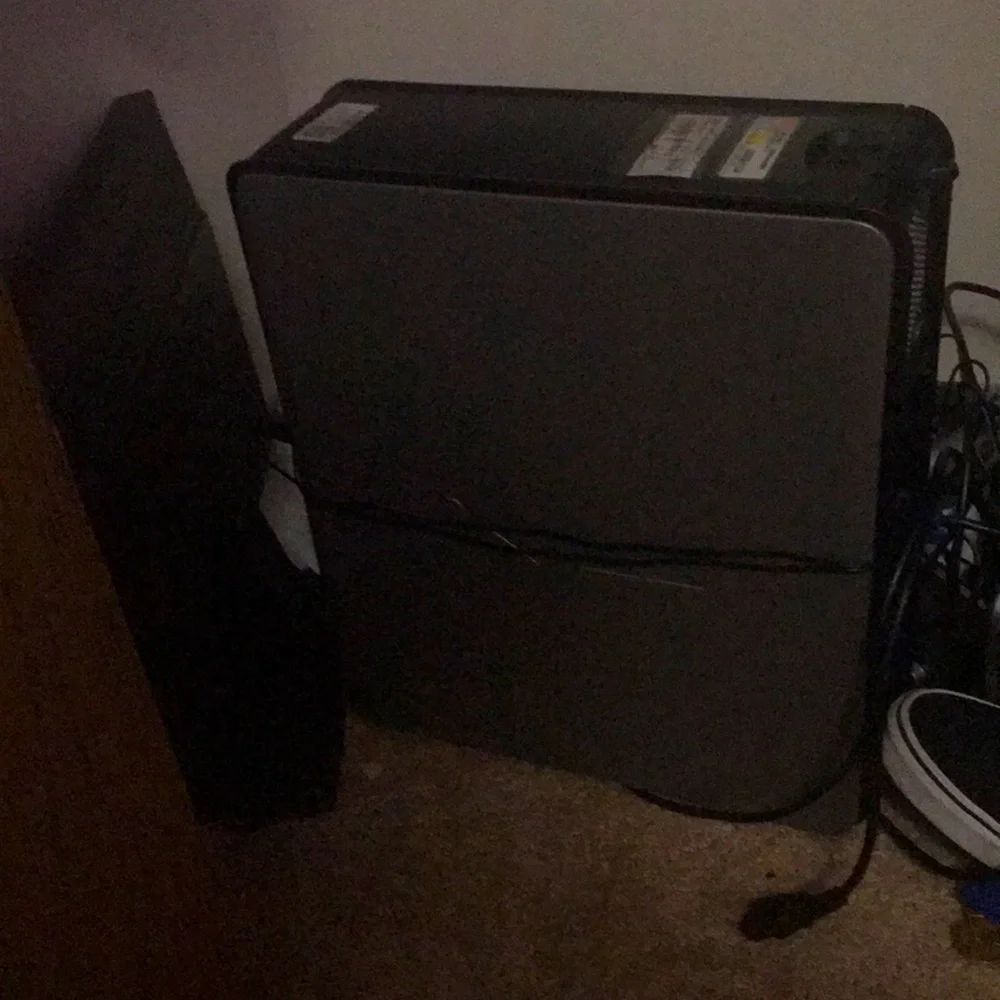 Dell Desktop is in working condition it’s size is 31.4 centimeters then is grey.